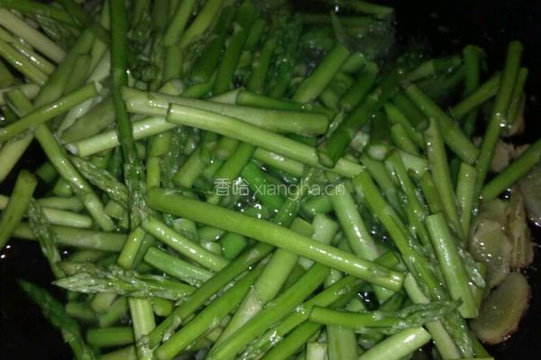 卢笋炒火腿丁的做法图解4