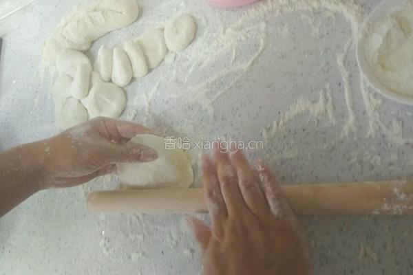酸菜猪肉包子的做法图解10