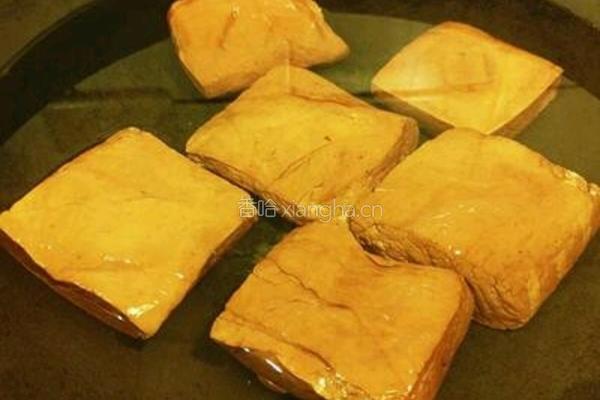 凉拌豆干的做法图解1