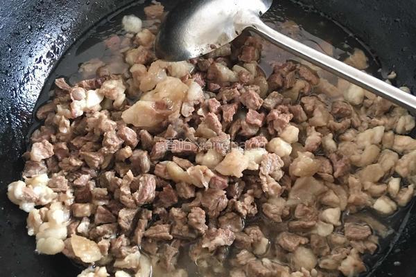 咖喱牛肉盖饭的做法图解1