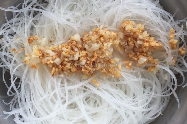 蒜蓉娃娃菜蒸粉丝儿的做法图解6