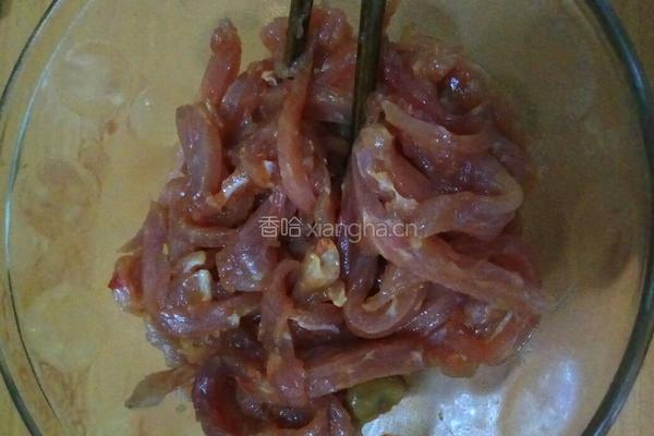 黄瓜炒肉的做法图解1
