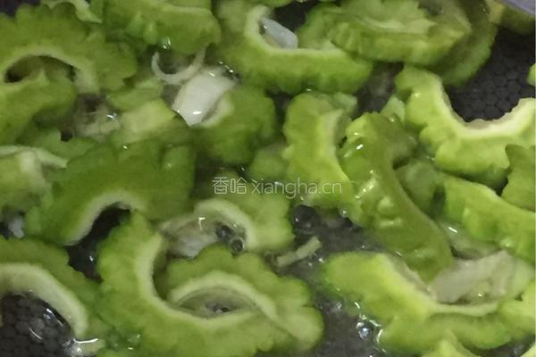 苦瓜炒鸡蛋的做法图解8