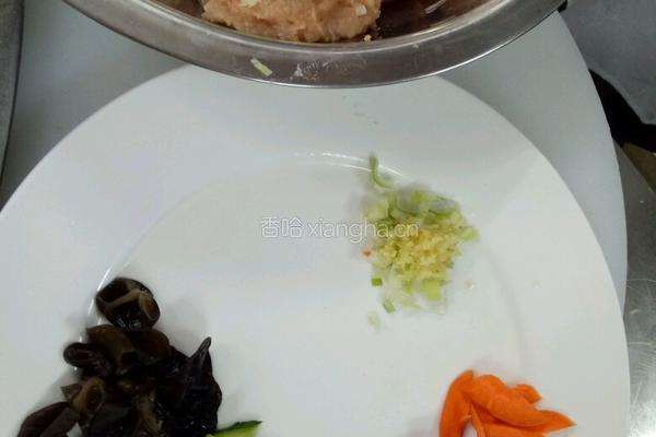 番茄鸡球的做法图解1