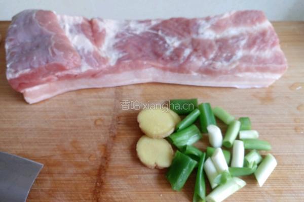 酱油蒸肉的做法图解1