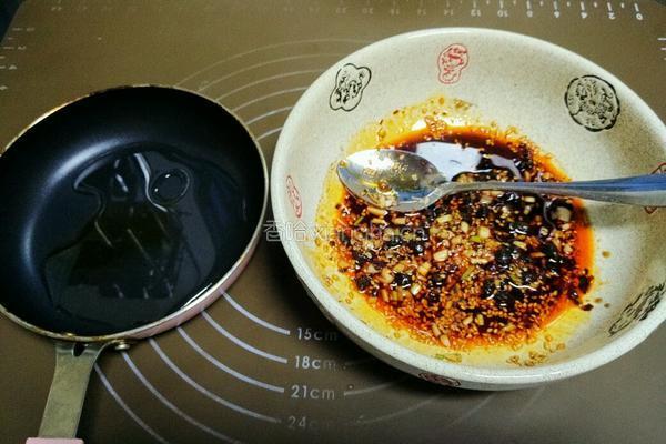 酸辣汤水饺的做法图解3