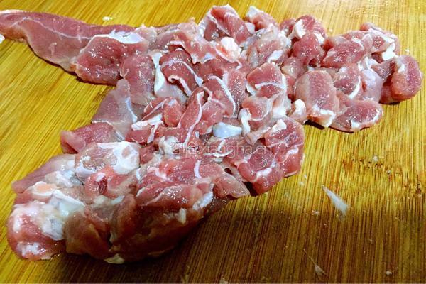 姬松茸炖瘦肉汤的做法图解2
