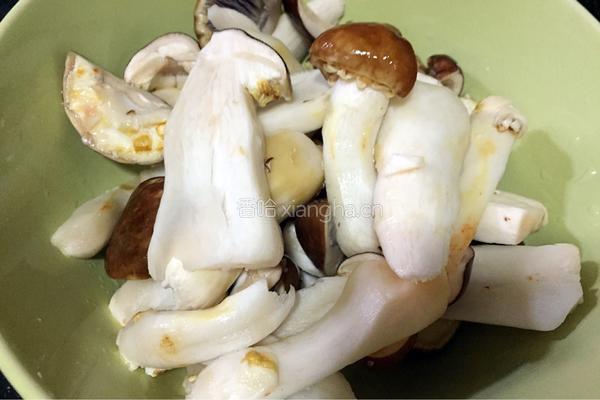 姬松茸炖瘦肉汤的做法图解4