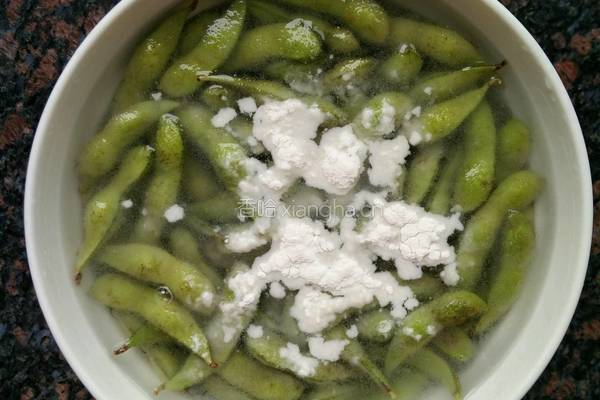 香辣凉拌毛豆的做法图解3