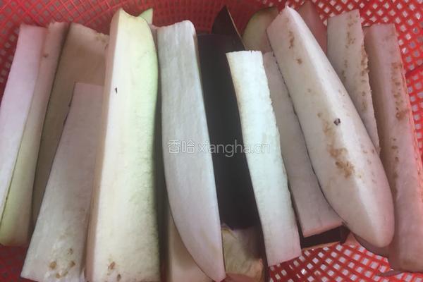 咸鱼茄瓜煲的做法图解2