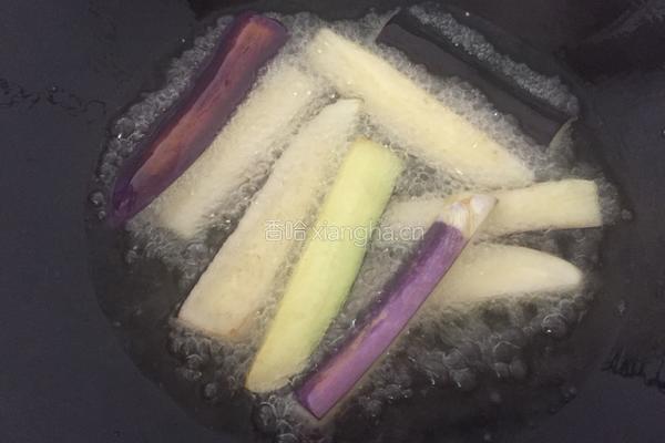 咸鱼茄瓜煲的做法图解6