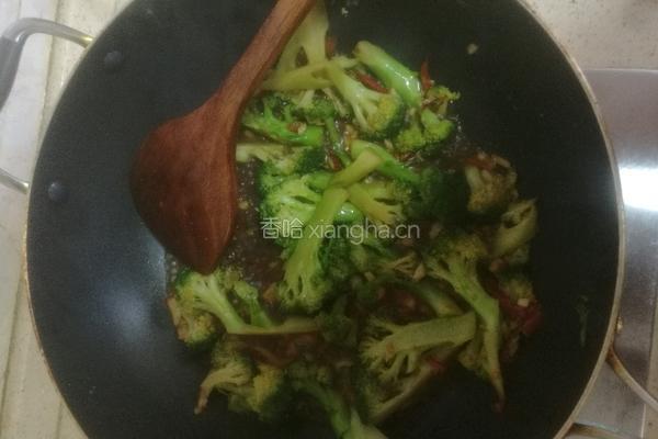西兰花炒鸡蛋的做法图解8