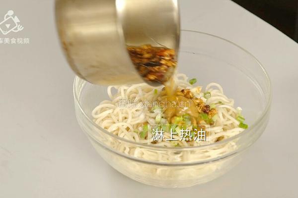 夏天如何吃的滋味十足 一分钟学会秘制椒麻拌面的做法图解15