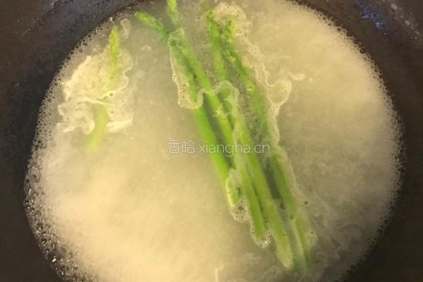 芝士奶油芦笋意大利面的做法图解3