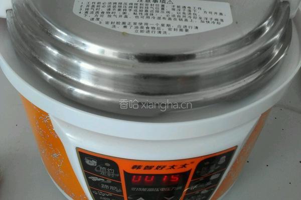 脊骨炖豆角的做法图解1