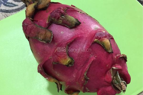 糖桂花火龙果汁的做法图解1