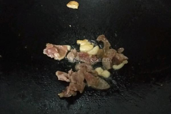 丝瓜炒肉的做法图解2