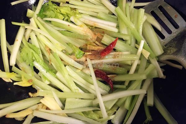 芹菜豆干炒肉丝的做法图解3
