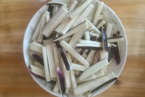 蒜香茄子的做法图解1
