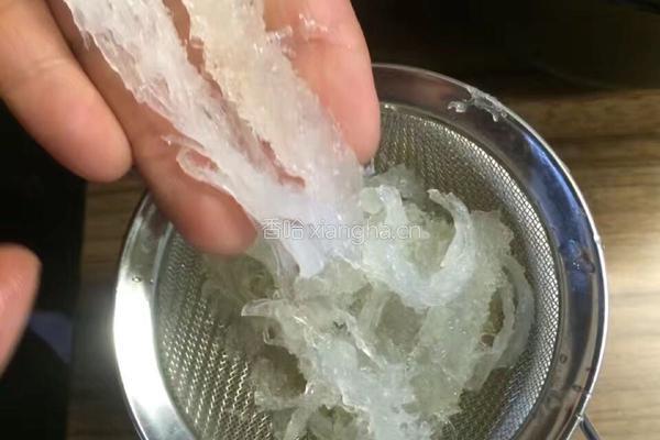 枸杞红枣燕窝的做法图解3