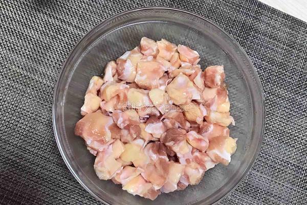 香辣孜然鸡脆骨（掌中宝）的做法图解1