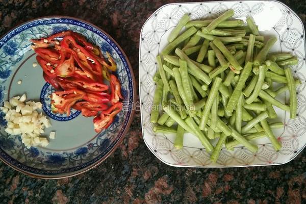 清炒豆角的做法图解1