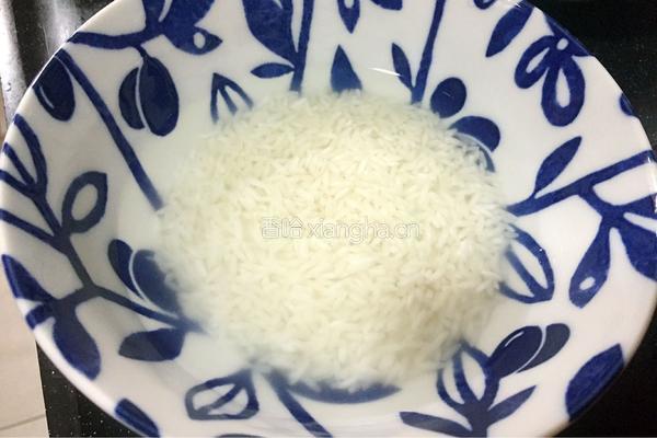 生滚滑鸡粥的做法图解1