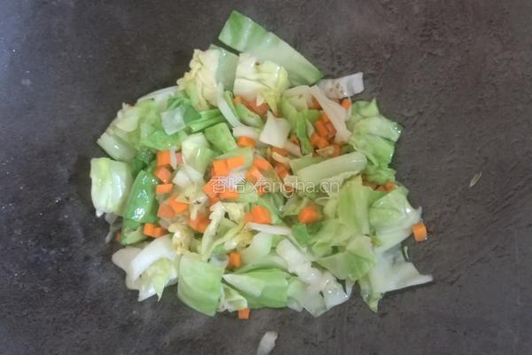 包菜蛋炒饭的做法图解3