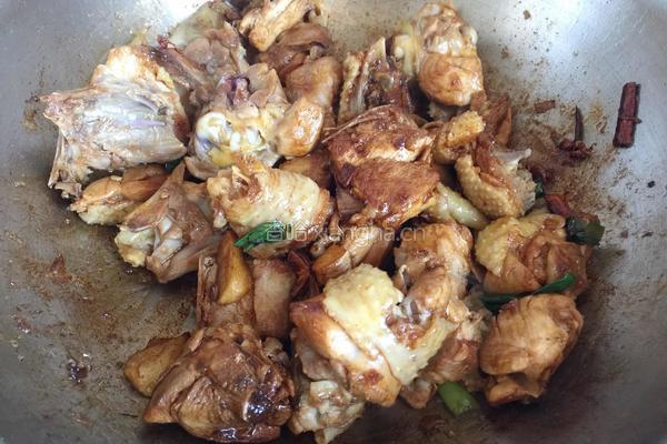 鸡块炖松散蘑的做法图解6