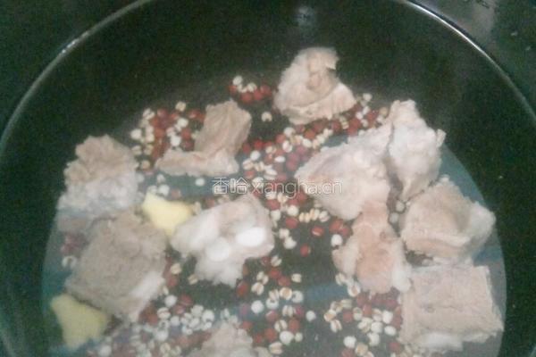 红豆薏米排骨汤的做法图解6