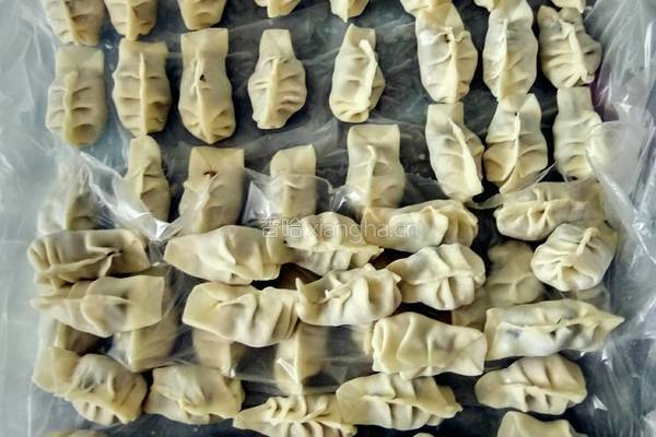 包虾米鱼形饺的做法图解10