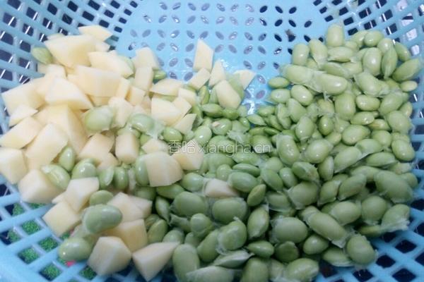 香菇毛豆瘦肉酱的做法图解1