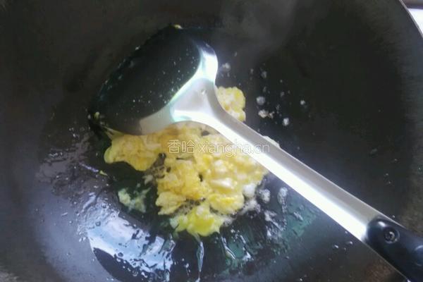 胡萝卜黄瓜蛋炒饭的做法图解4