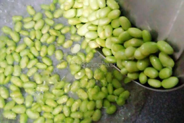 三鲜毛豆米的做法图解2