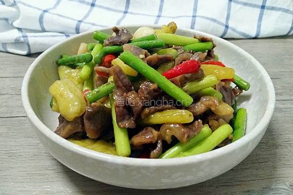泡椒蒜苔炒鸡胗的做法图解12