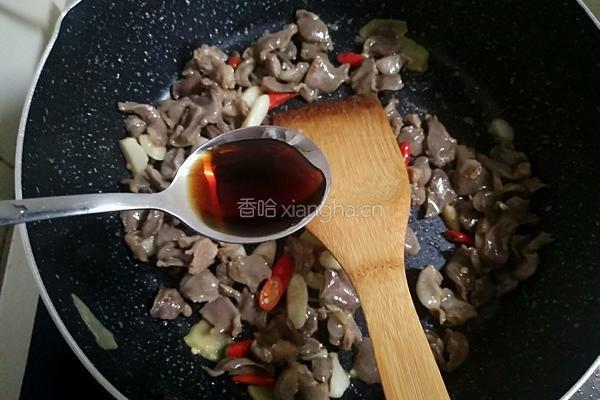 泡椒蒜苔炒鸡胗的做法图解7