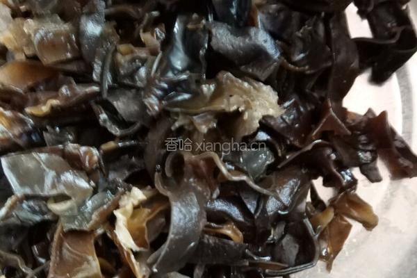 土豆丝炒木耳的做法图解3