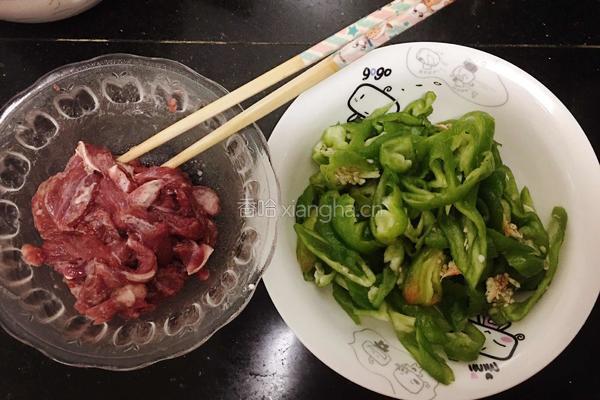 青椒炒牛柳的做法图解1