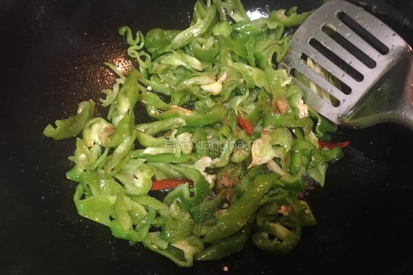 青椒炒牛柳的做法图解3