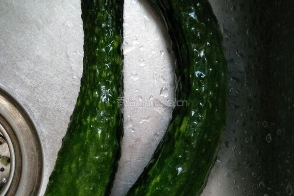 黄瓜鸡蛋馅水饺的做法图解1
