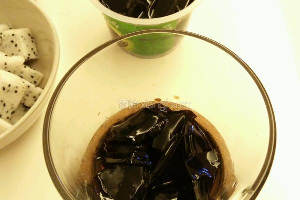 夏日冰饮烧仙草的做法图解3