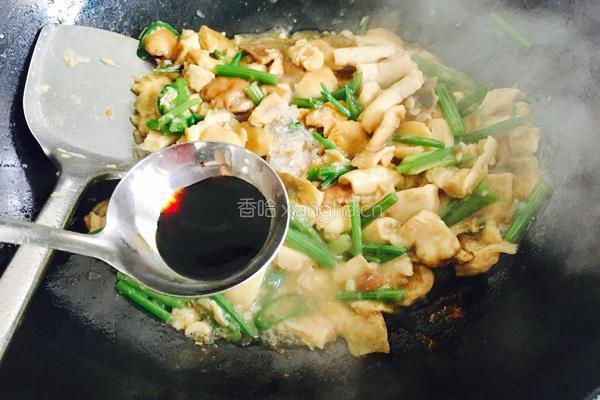 芹菜炒青头菌的做法图解10
