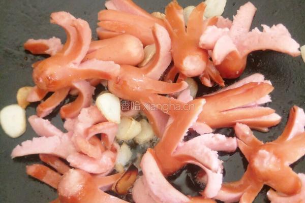 西兰花炒脆皮肠的做法图解5