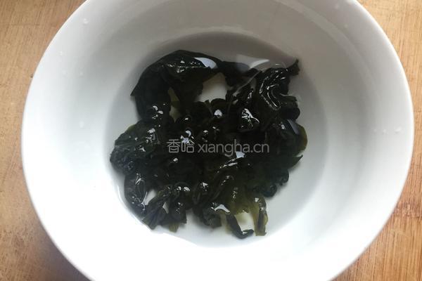 蛤蜊豆腐海带汤的做法图解2