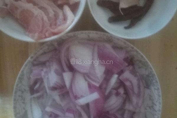 洋葱炒肉的做法图解1