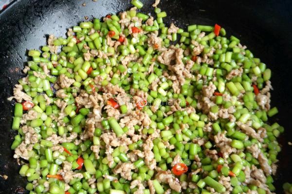 蒜薹炒肉沫的做法图解6