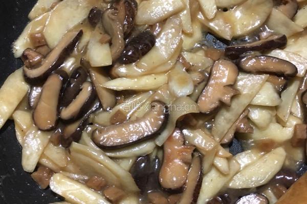 茭白炒香菇的做法图解4