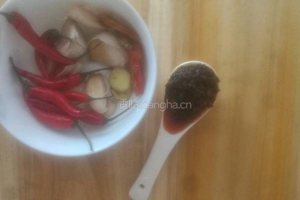 干煸小河鱼的做法图解3