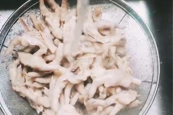 泡椒鸡爪的做法图解3