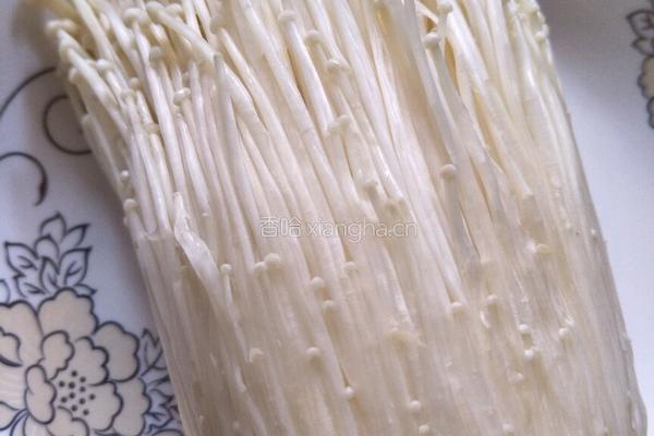 培根金针菇卷的做法图解1
